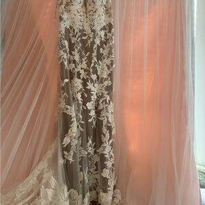 Exquisite Floral Lace Wedding Gown
